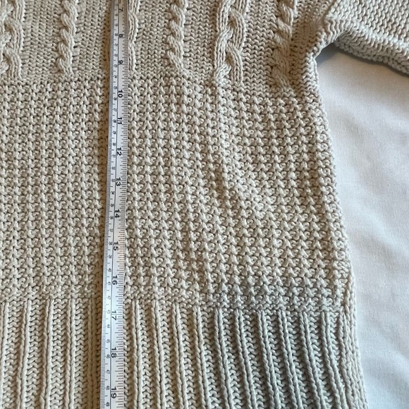 Abercrombie & Fitch Cream Cable Knit Sweater Size Medium - Picture 15 of 16